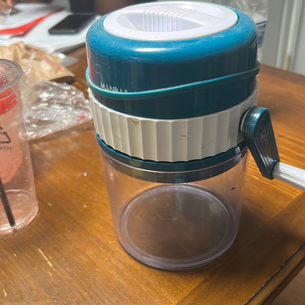 Shave ice maker
